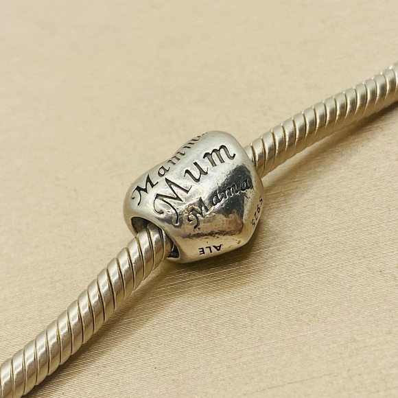 EUC Pandora 791112 Sterling Silver A Mother's Heart Family Bead - RETIRED - Picture 9 of 14